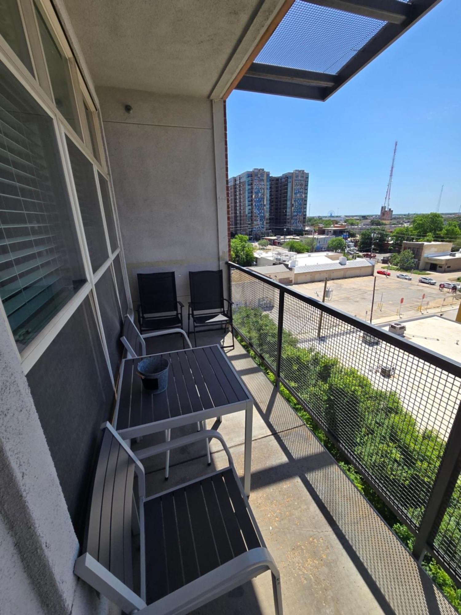 2Bdrm/2 King Beds/1Air Mattress Apartment Dallas Exterior photo